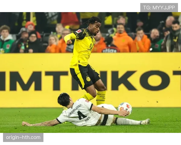 门兴格拉德巴赫关键球员发挥稳健，助球队斩获重要赛事胜利